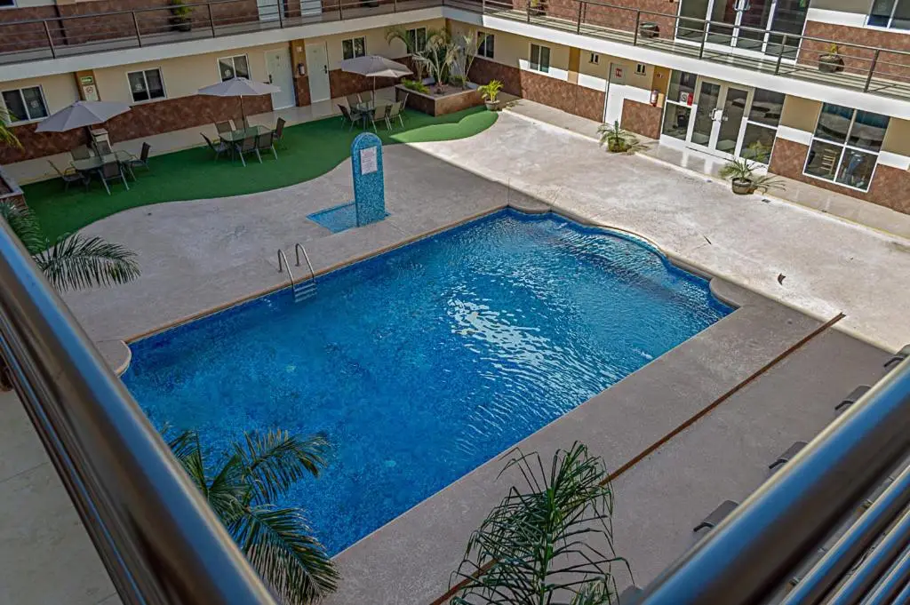 Outdoor swimming pool and courtyard at Gran Hotel Residencial Galerias